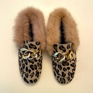 Close Toe Cheetah Print Flats With Fur